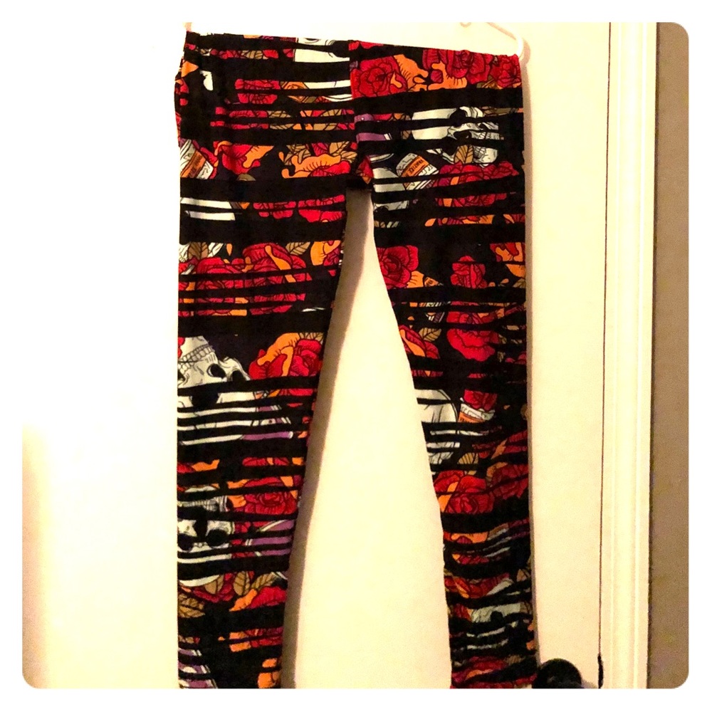 Lularoe skull and roses leggings